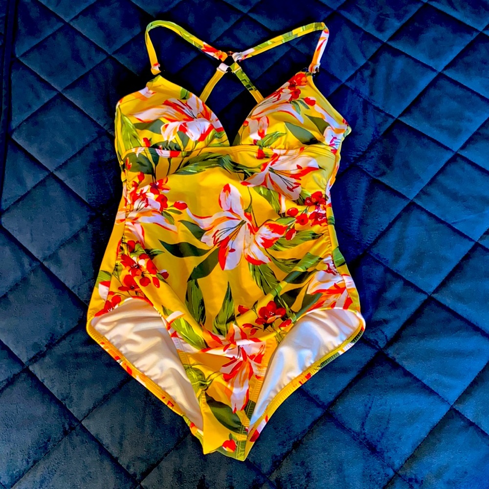 Kona Sol floral swimsuit size M